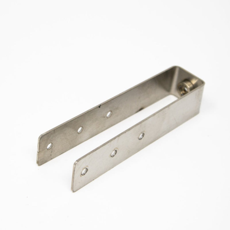 CMA 13915.60 DOOR LATCH BRACKET, SINGLE PIECE